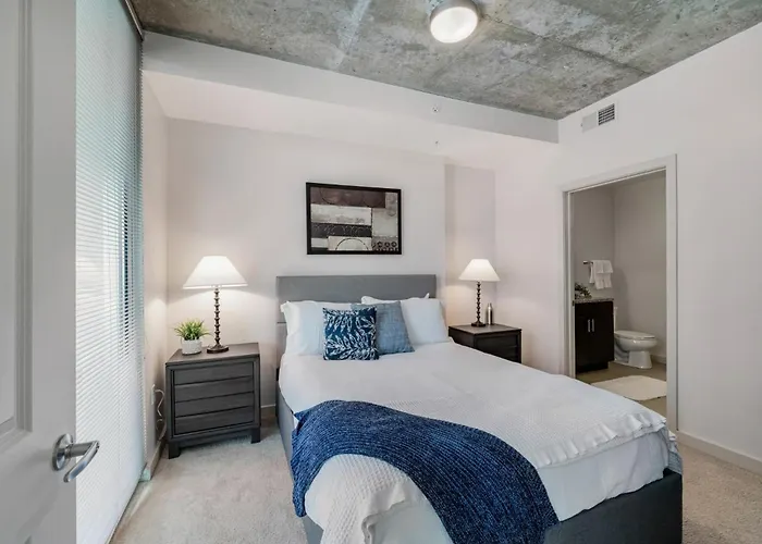 Skyhouse Apt With City Views In Uptown Charlotte