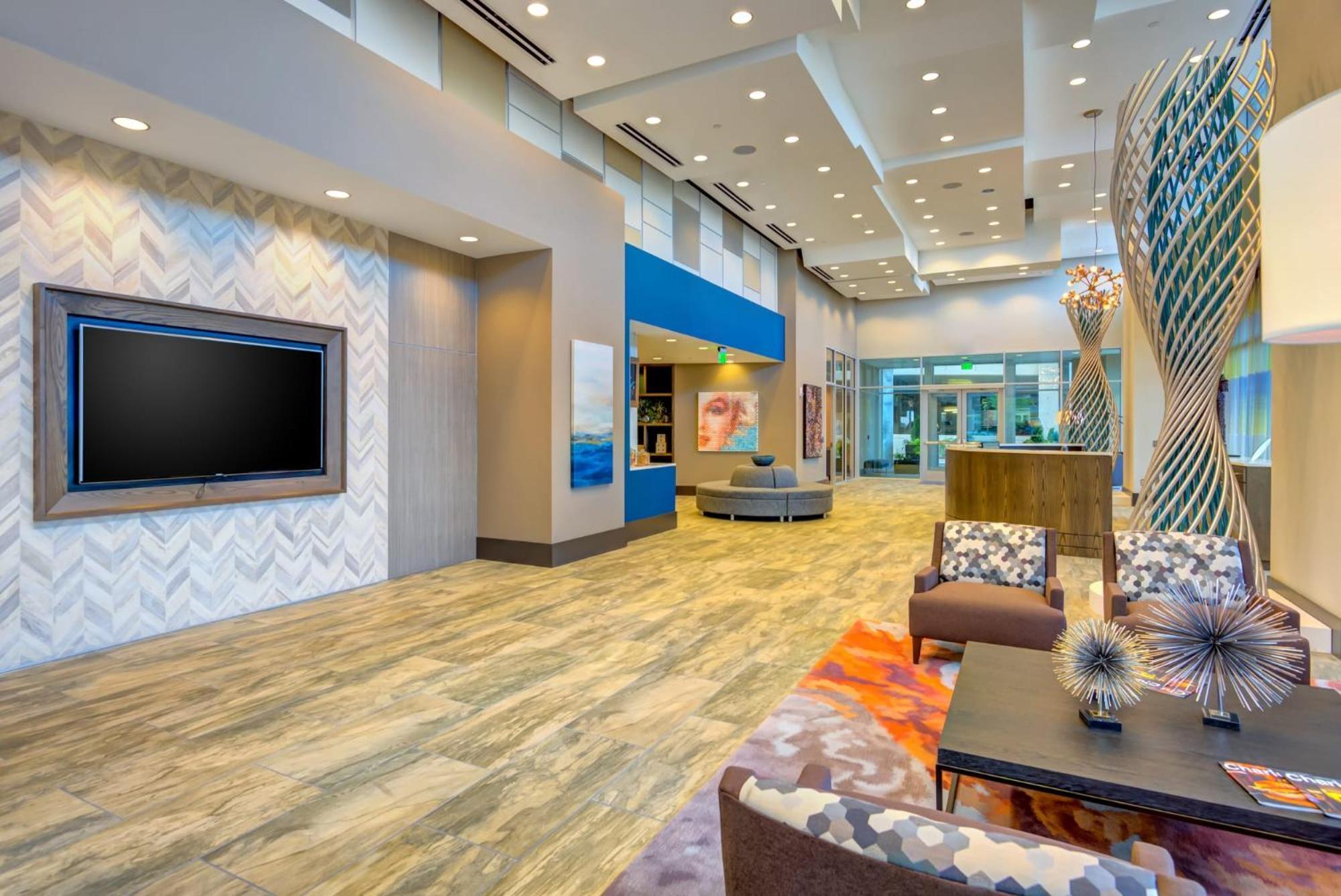 Skyhouse With Views In Uptown Apartamento
