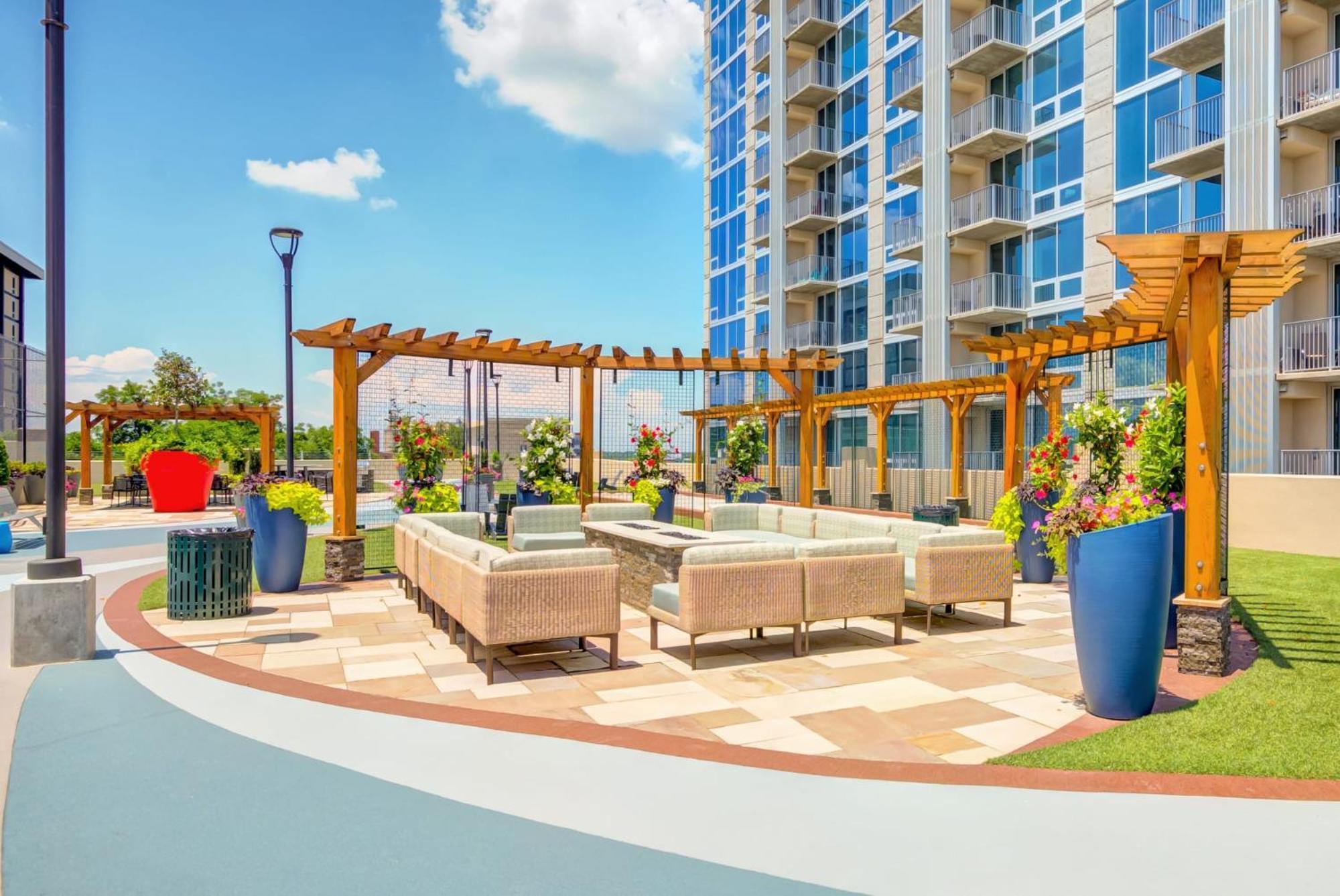 Skyhouse With Views In Uptown